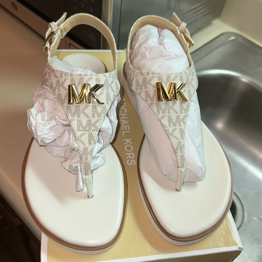 MICHAEL KORS JILLY FLAT SANDAL 7M - Picture 3 of 12